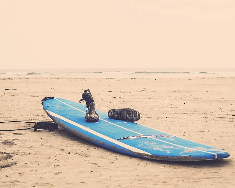 Board-short weather on an empty point break